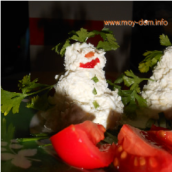 сырный пикантный салат снеговики