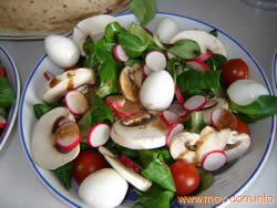 Салат с яйцами и грибами